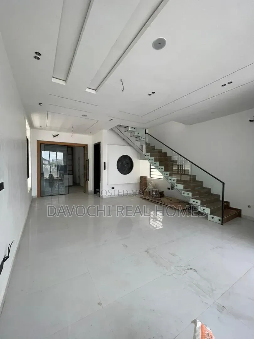 4bdrm Duplex in Lekki Phase 1 for sale