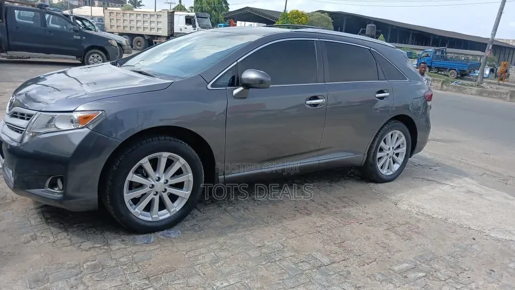 Toyota Venza LE 2011 Gray