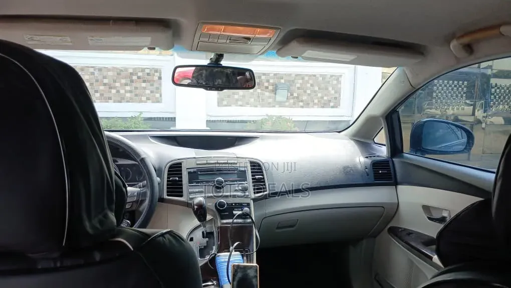 Toyota Venza LE 2011 Gray