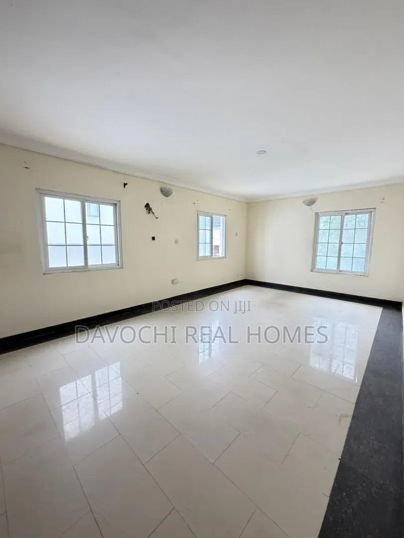 4bdrm Duplex in Ikota for sale