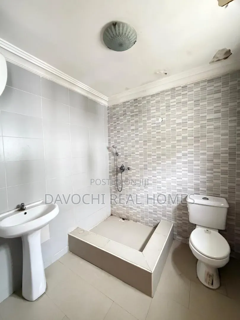 4bdrm Duplex in Ikota for sale