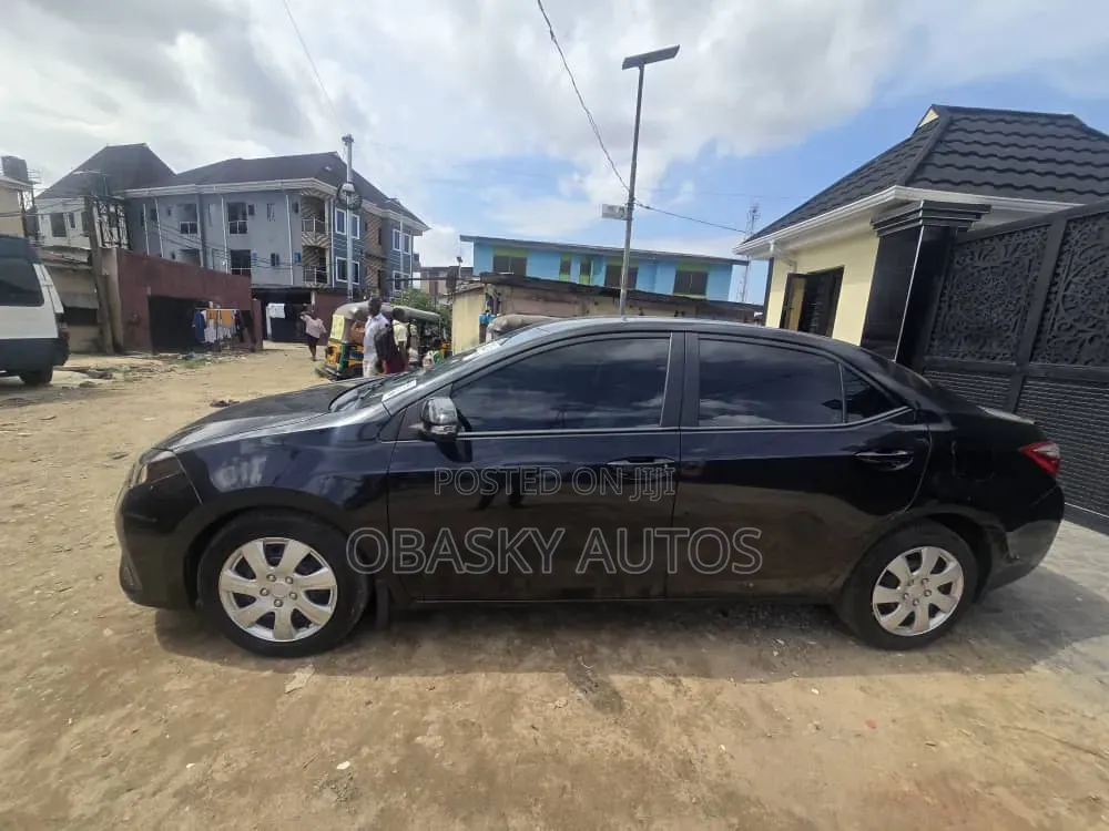 Toyota Corolla S 4dr Sedan (1.8L 4cyl CVT) 2016 Black