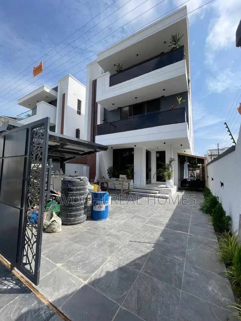 5bdrm Duplex in Lekki Phase 1 for sale