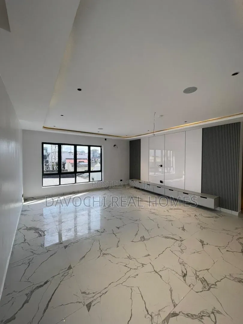 5bdrm Duplex in Lekki Phase 1 for sale