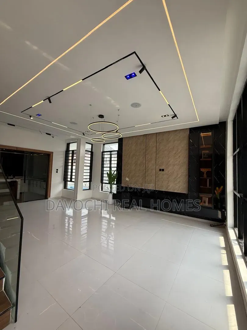 5bdrm Duplex in Sangotedo for sale