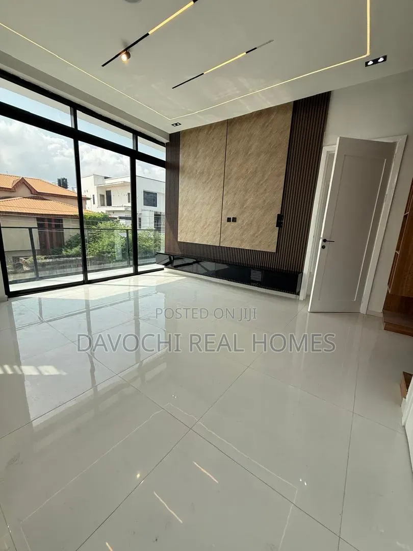 5bdrm Duplex in Sangotedo for sale