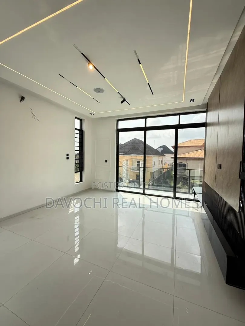 5bdrm Duplex in Sangotedo for sale