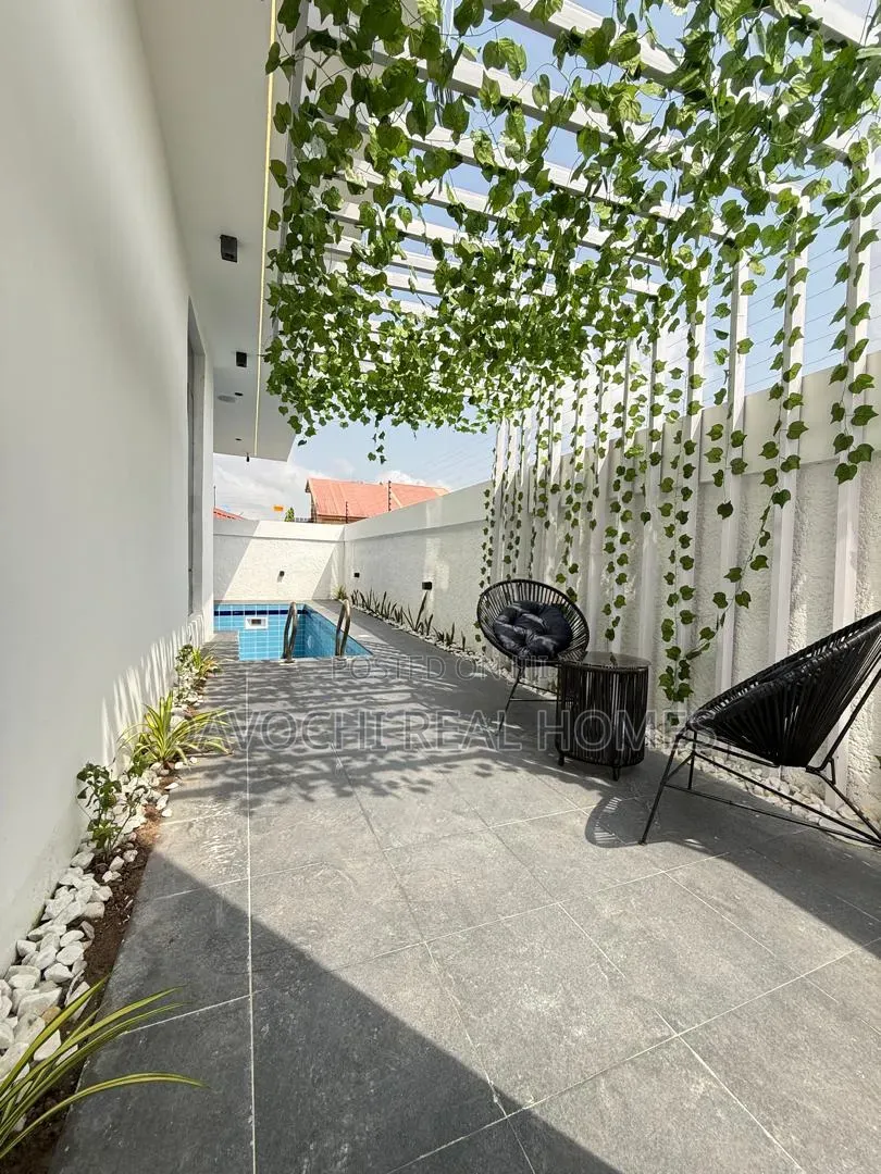 5bdrm Duplex in Sangotedo for sale