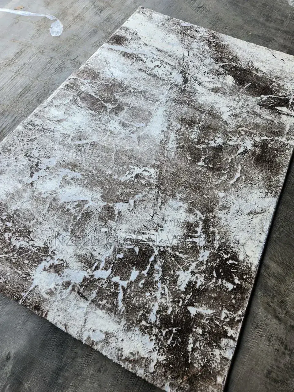 Elegant Centre Rug - Soft Durable for Living Room