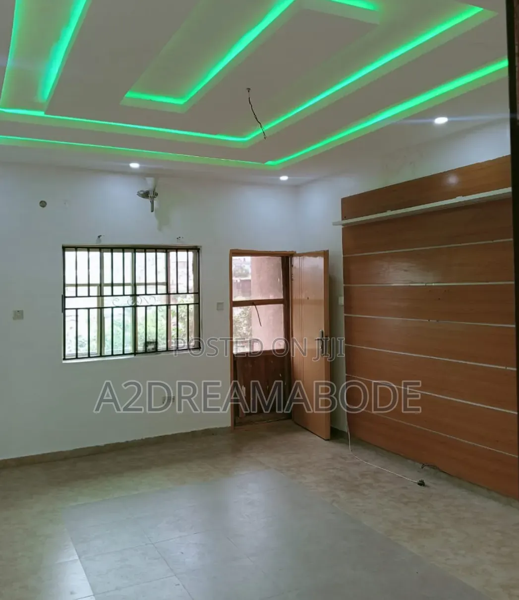 3bdrm Apartment in Magodo Phase 1 for rent