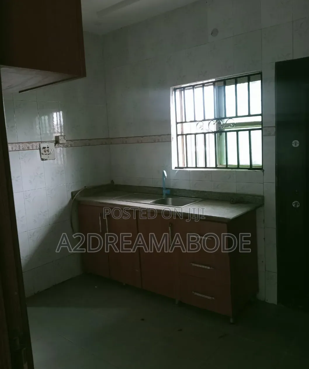 3bdrm Apartment in Magodo Phase 1 for rent