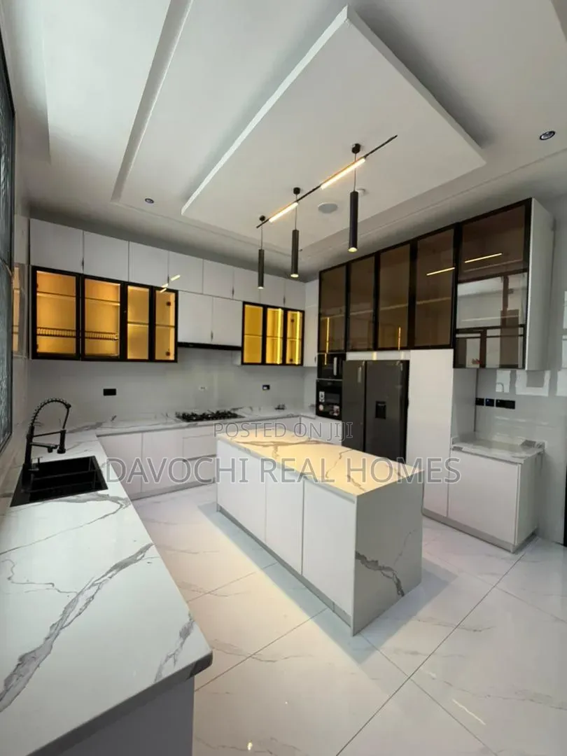5bdrm Duplex in Osapa london for sale