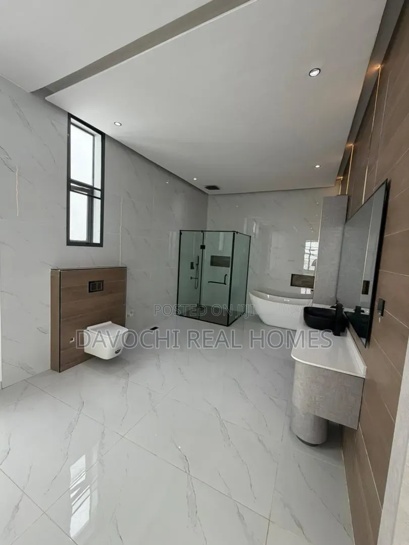 5bdrm Duplex in Osapa london for sale