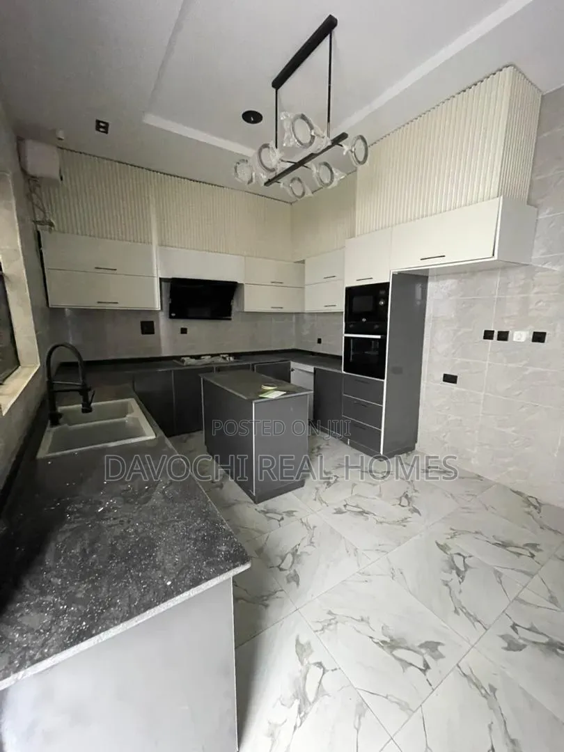 4bdrm Duplex in Lekki Phase 1 for sale