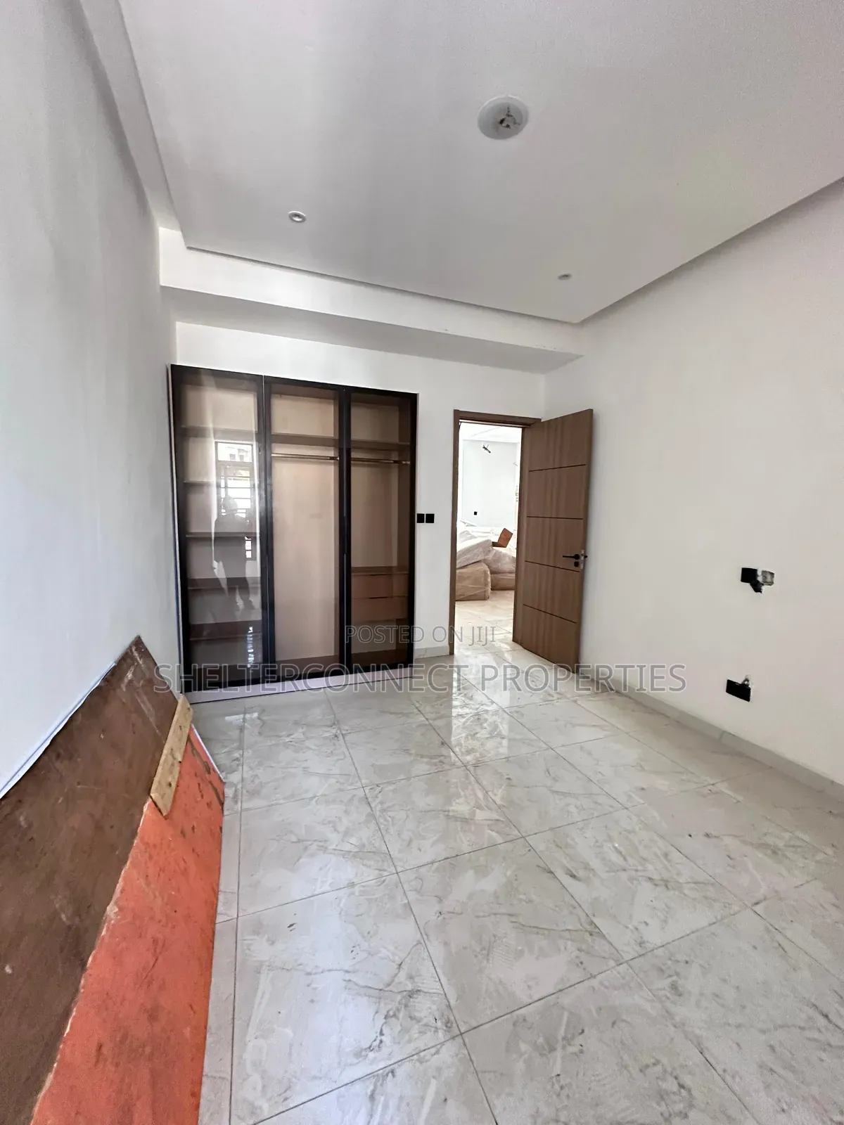 2bdrm Apartment in Lekki Phase 1 for rent