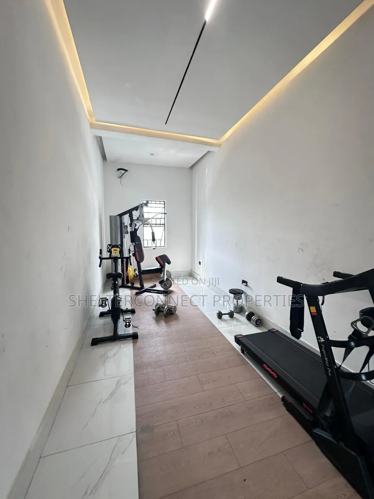 2bdrm Apartment in Lekki Phase 1 for rent