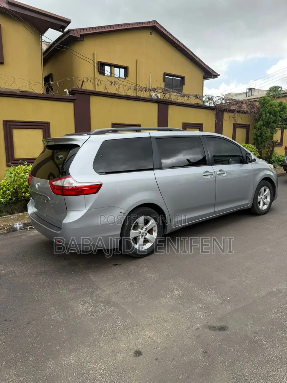 Toyota Sienna LE 7-Passenger 4dr Minivan AWD (3.5L 6cyl 6A) 2015 Gray