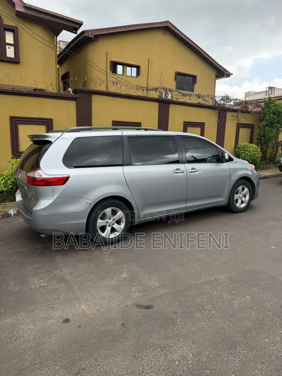 Toyota Sienna LE 7-Passenger 4dr Minivan AWD (3.5L 6cyl 6A) 2015 Gray