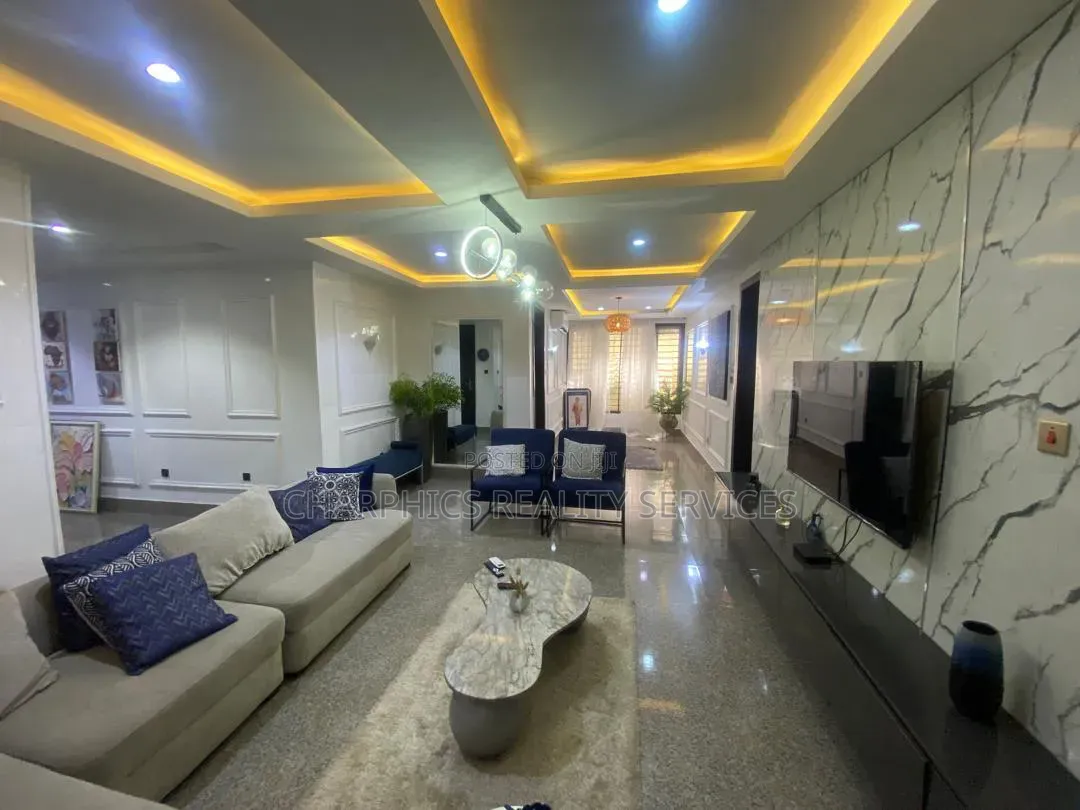 3bdrm Apartment in Lekki Phase 1 for rent