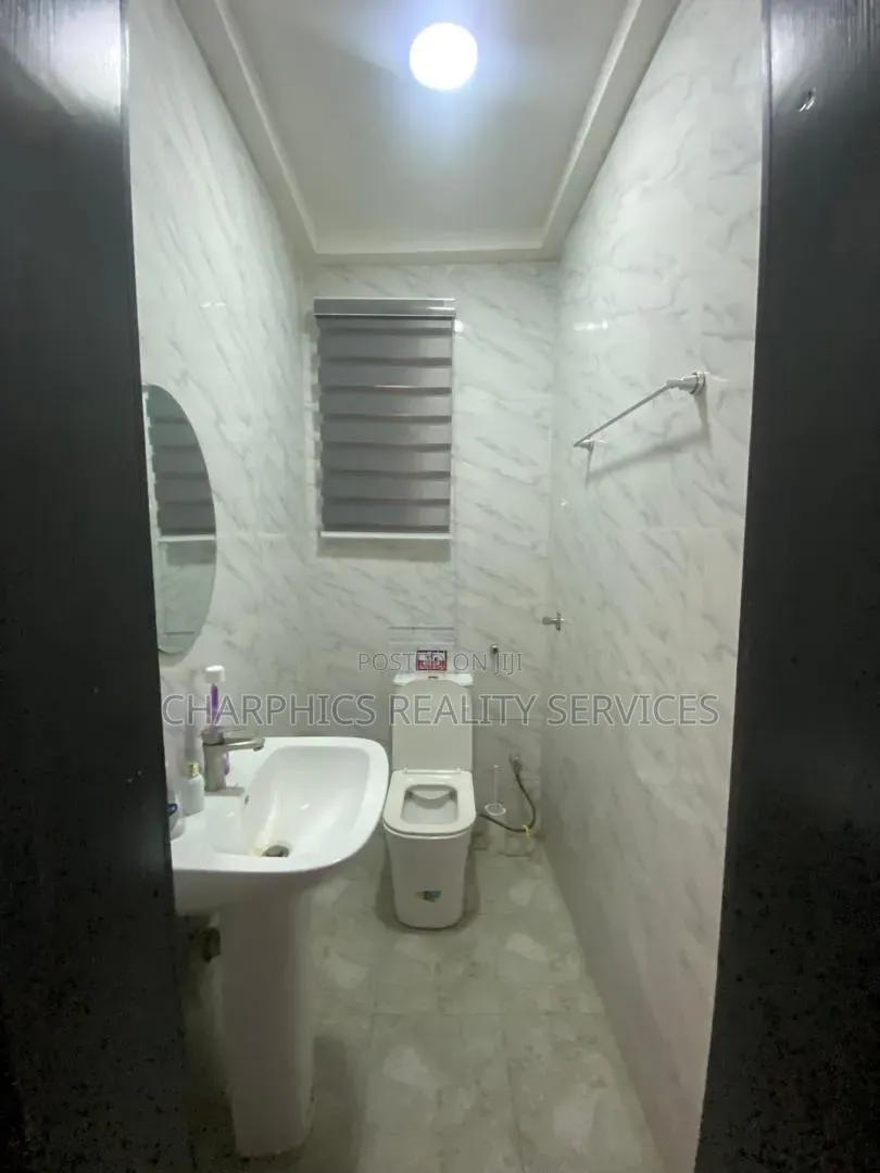 3bdrm Apartment in Lekki Phase 1 for rent