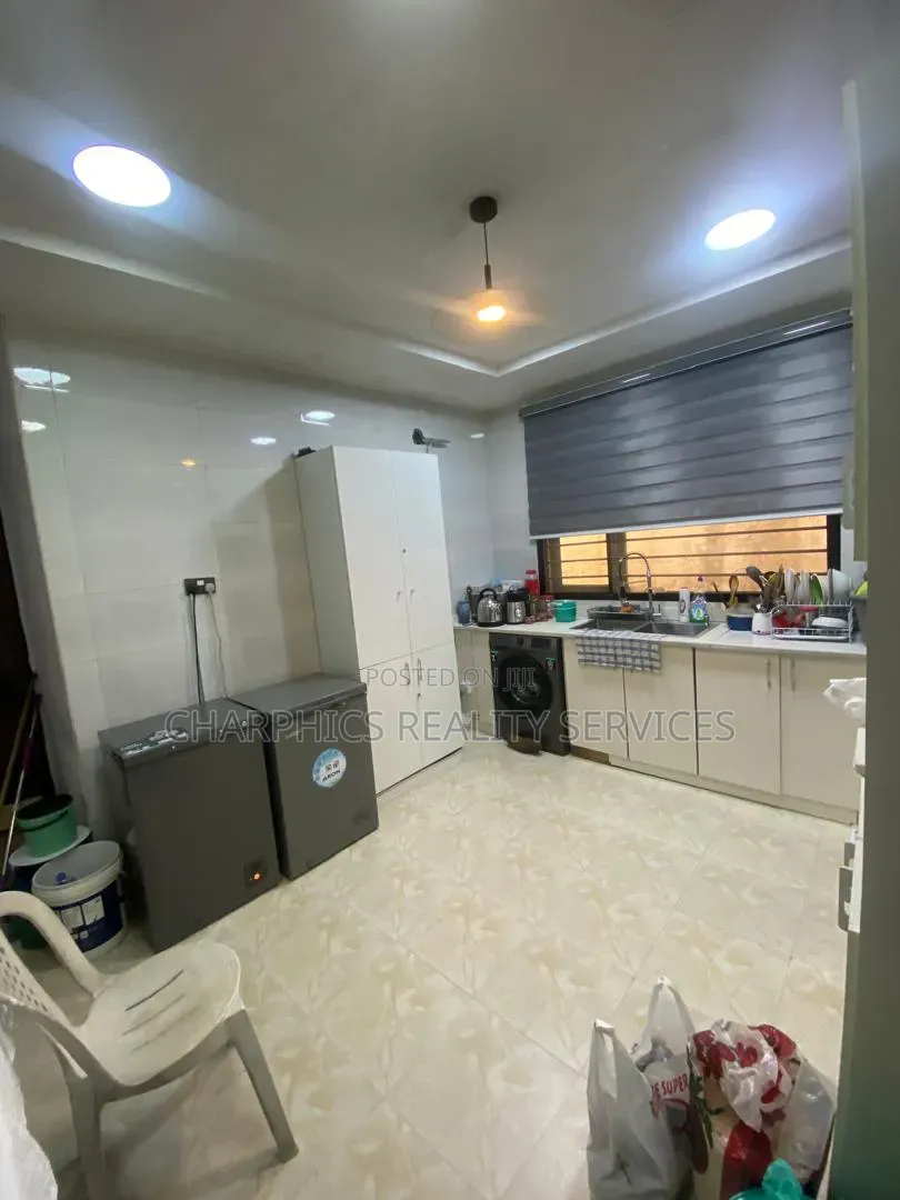3bdrm Apartment in Lekki Phase 1 for rent