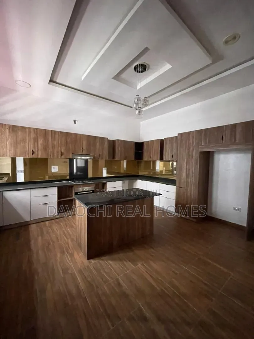 4bdrm Duplex in Ikota for sale