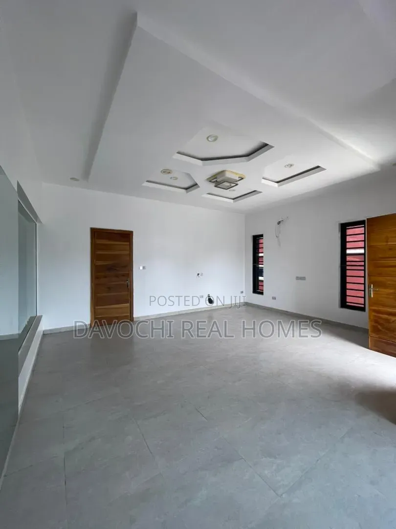 4bdrm Duplex in Ikota for sale