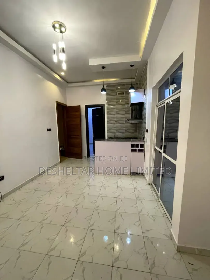 1bdrm Room & Parlour in Casa Massa 2, New, Chevron for rent
