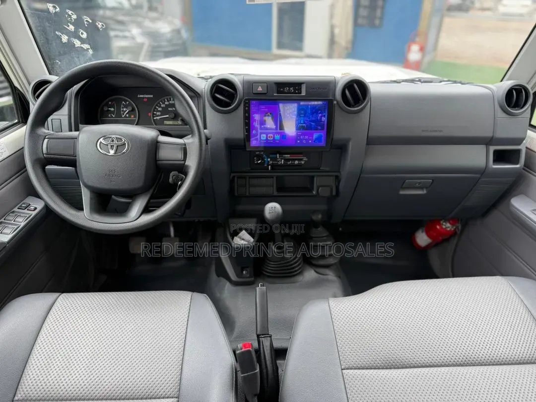 New Toyota Hilux 2025 White