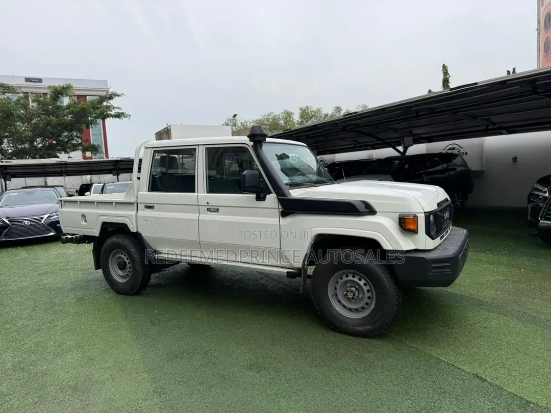 New Toyota Hilux 2025 White