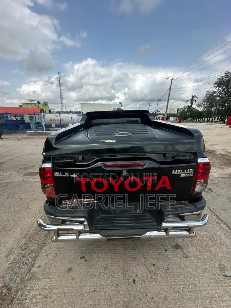 Toyota Hilux 2019 Black