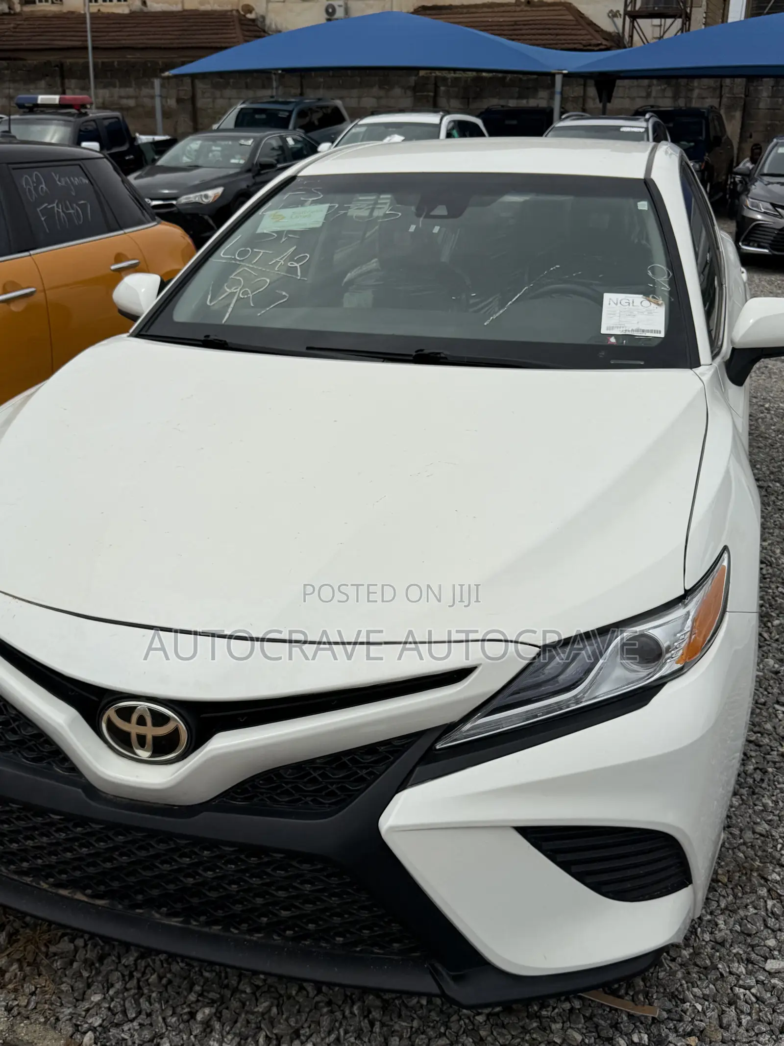 Toyota Camry SE FWD (2.5L 4cyl 8AM) 2018 White