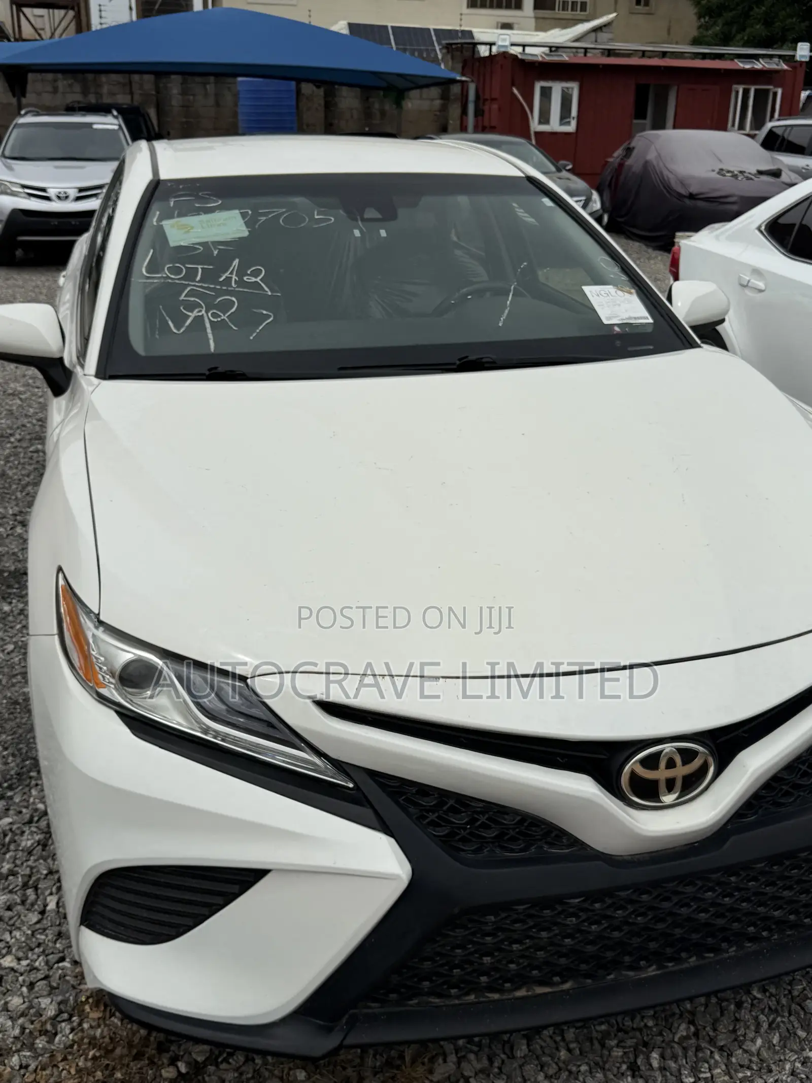 Toyota Camry SE FWD (2.5L 4cyl 8AM) 2018 White