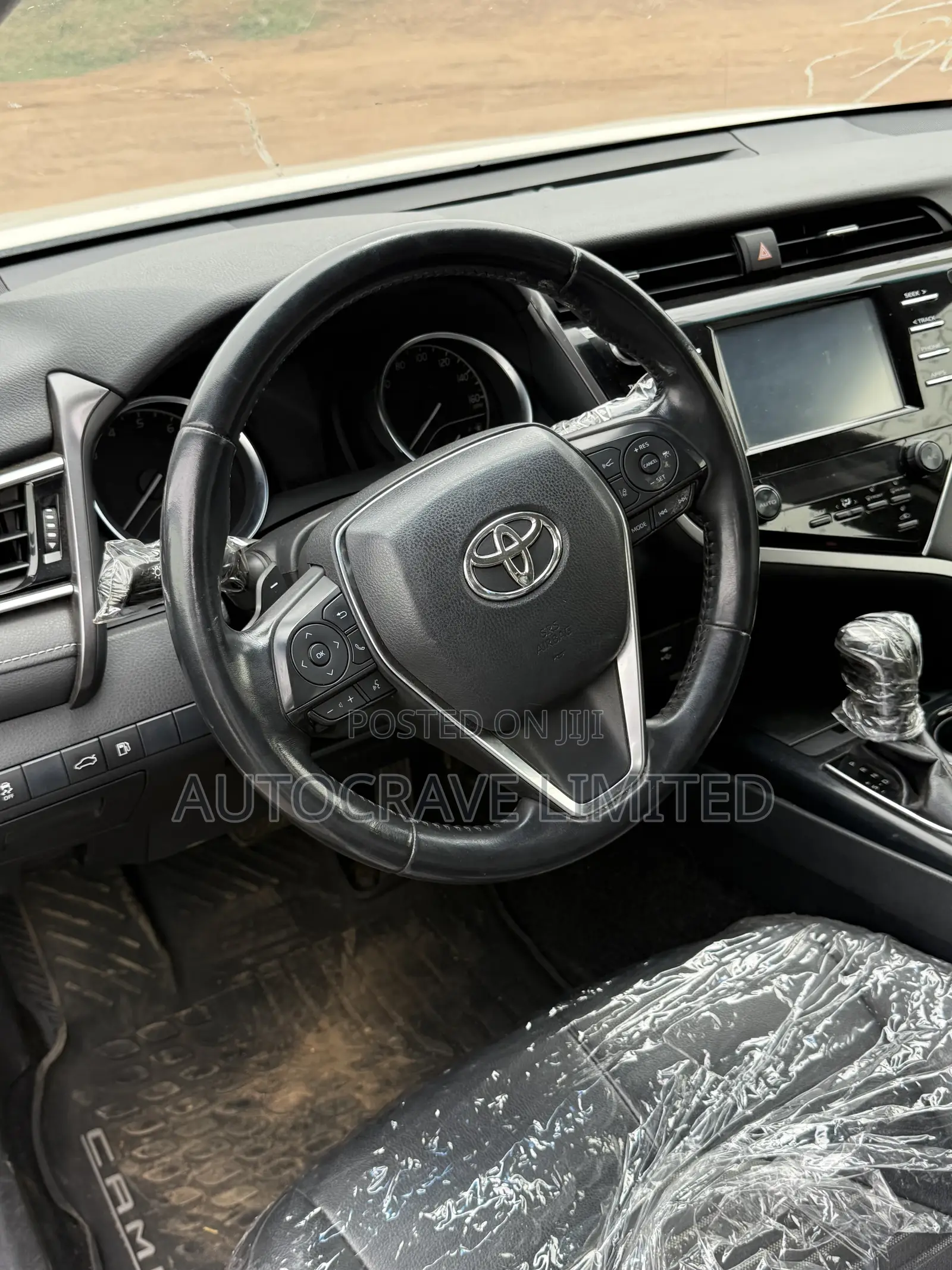 Toyota Camry SE FWD (2.5L 4cyl 8AM) 2018 White