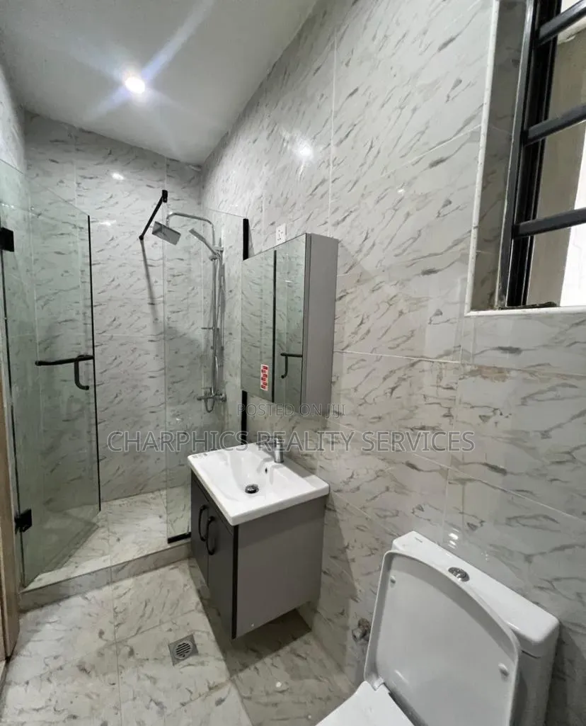 3bdrm Apartment in Adeola Odeku for rent