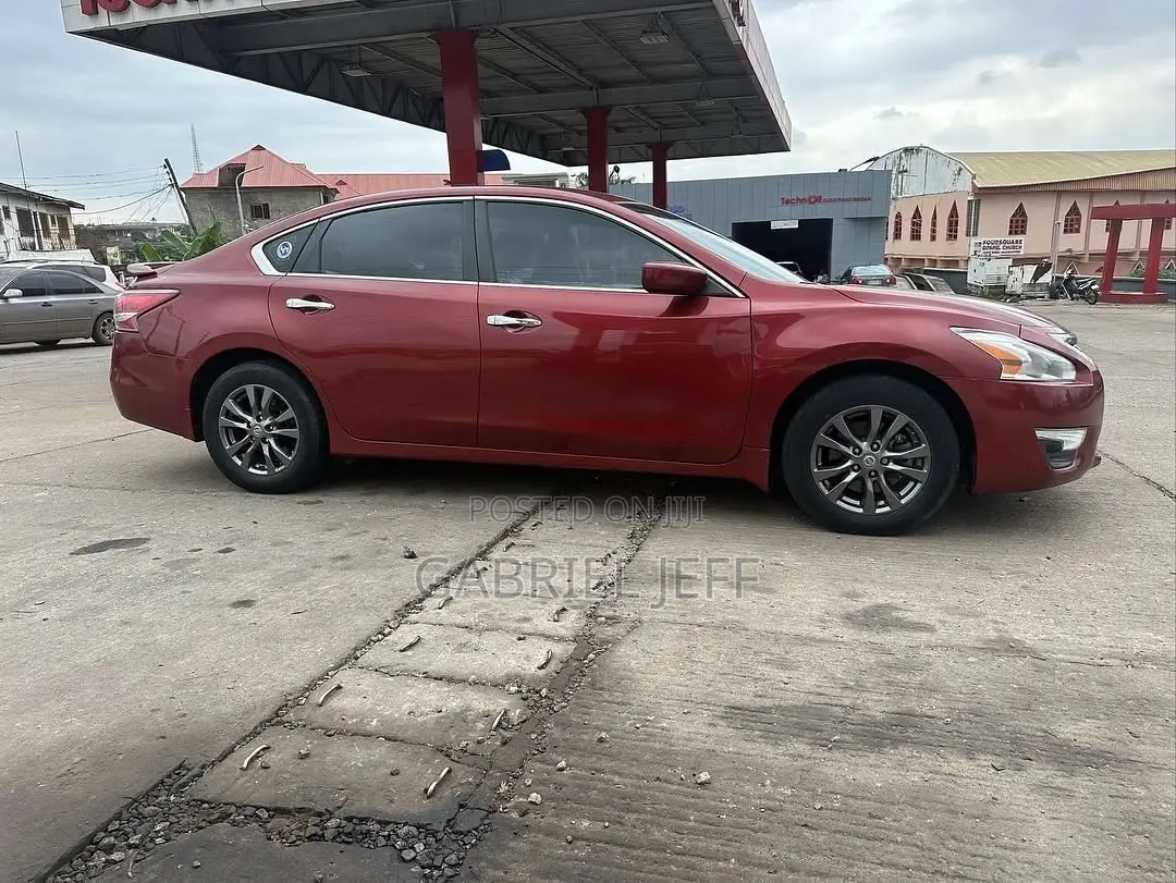 Nissan Altima 2015 Red