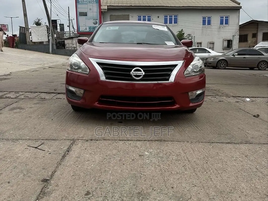 Nissan Altima 2015 Red