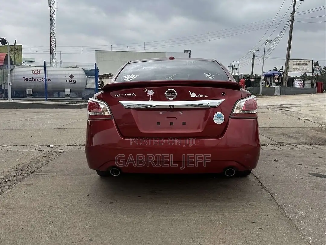 Nissan Altima 2015 Red