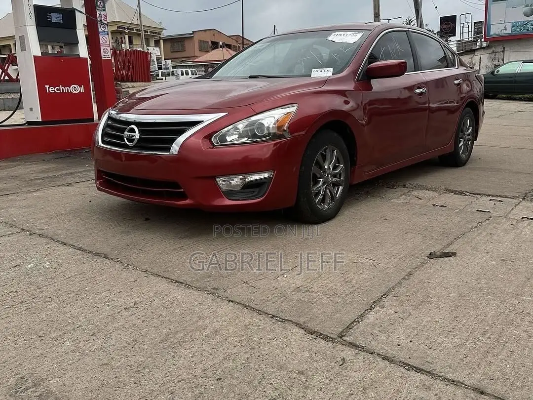 Nissan Altima 2015 Red