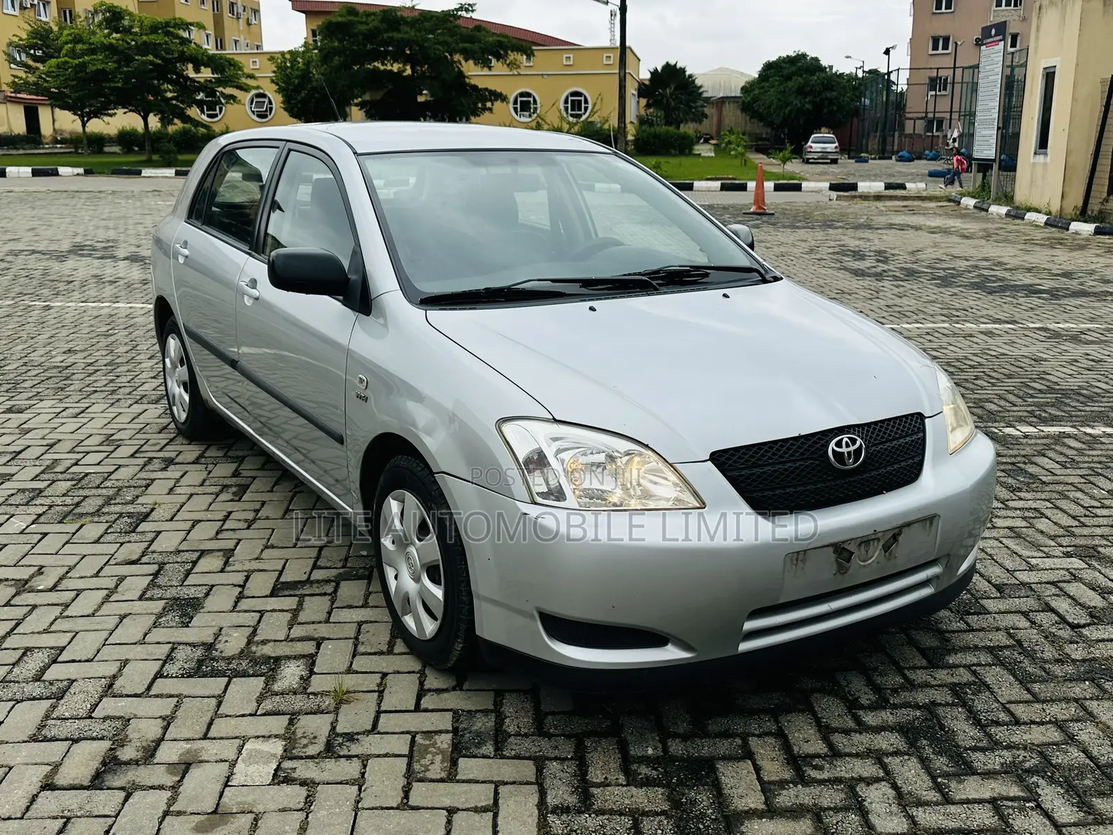 Toyota Corolla Liftback 2004 Silver