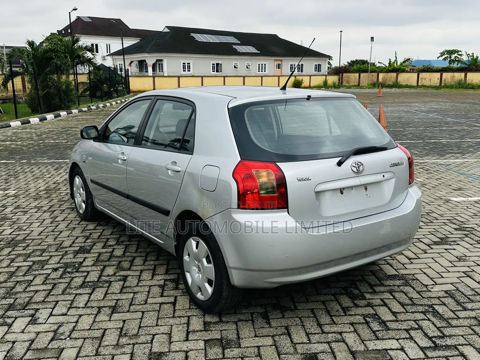 Toyota Corolla Liftback 2004 Silver