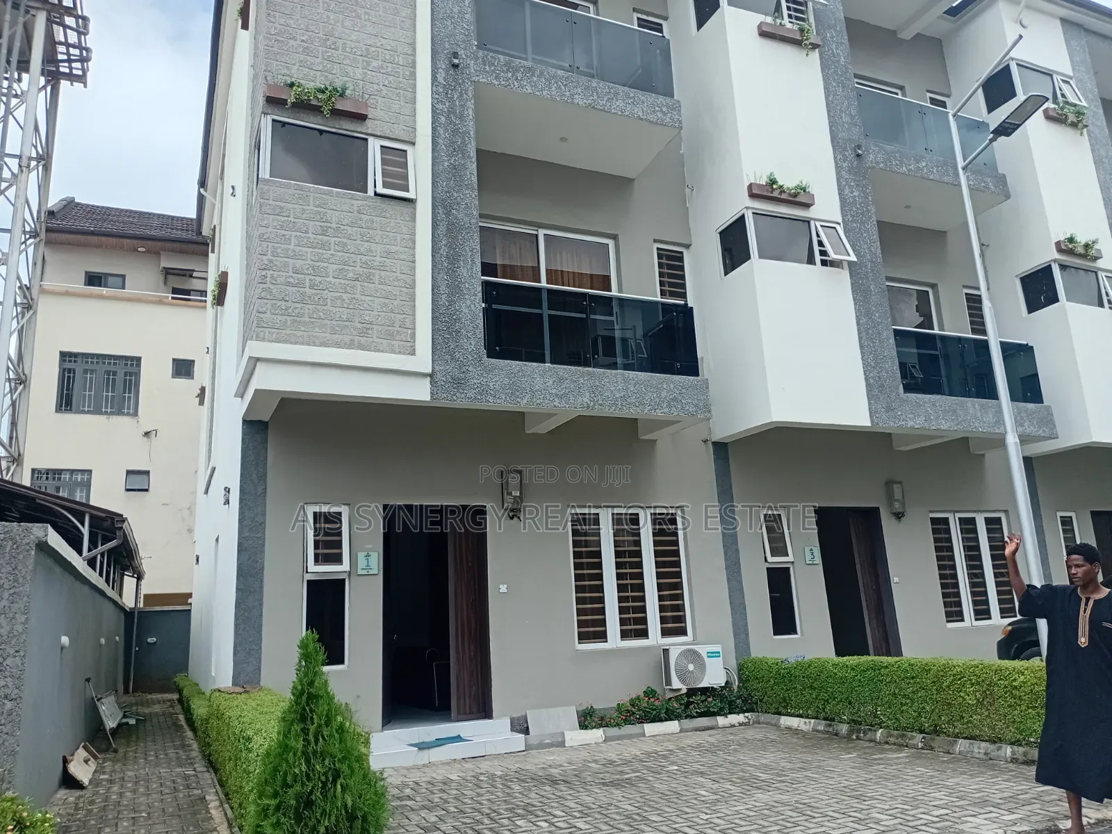 Furnished 4bdrm Apartment in Ilasan, Ikate for sale