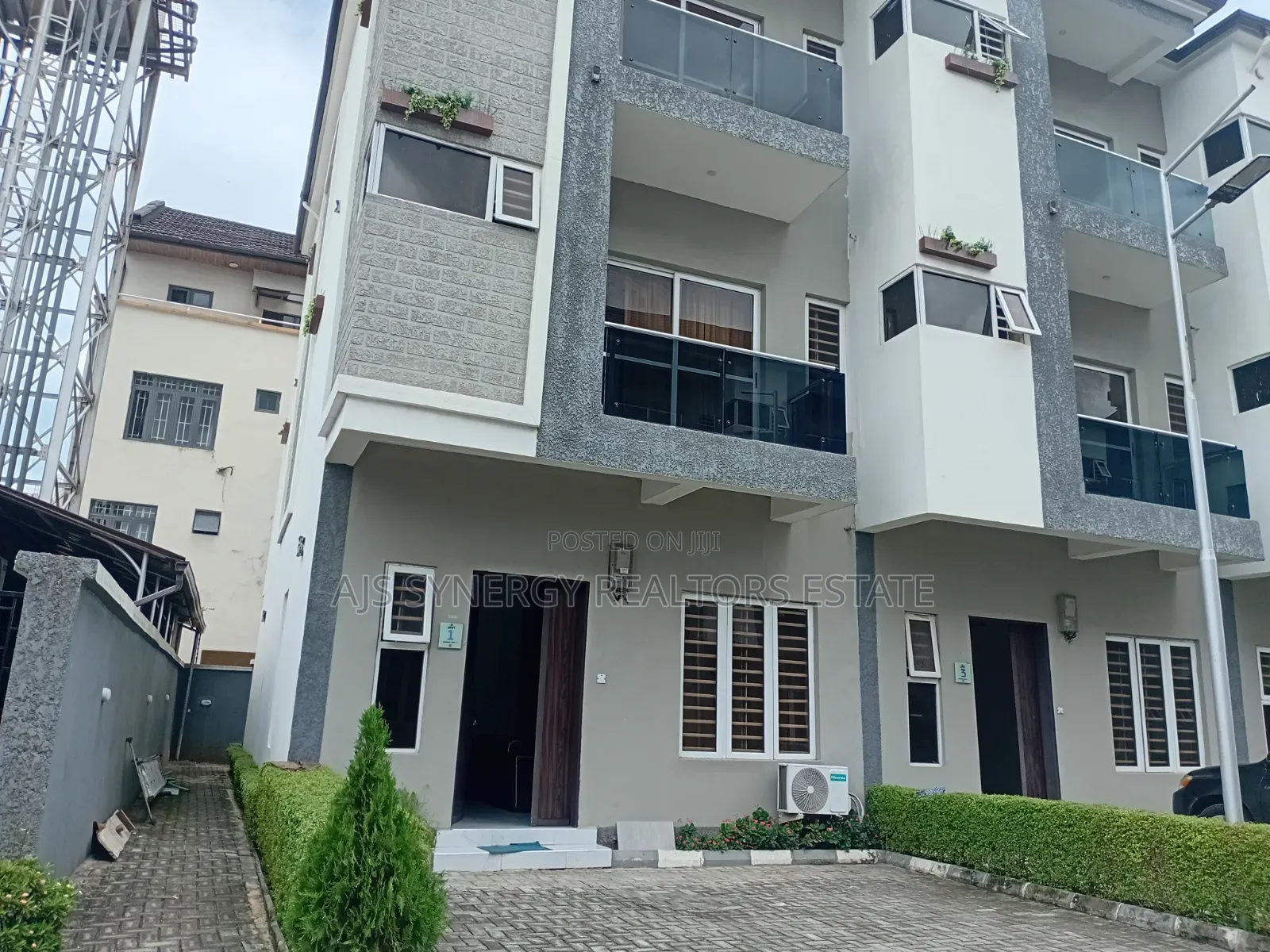 Furnished 4bdrm Apartment in Ilasan, Ikate for sale