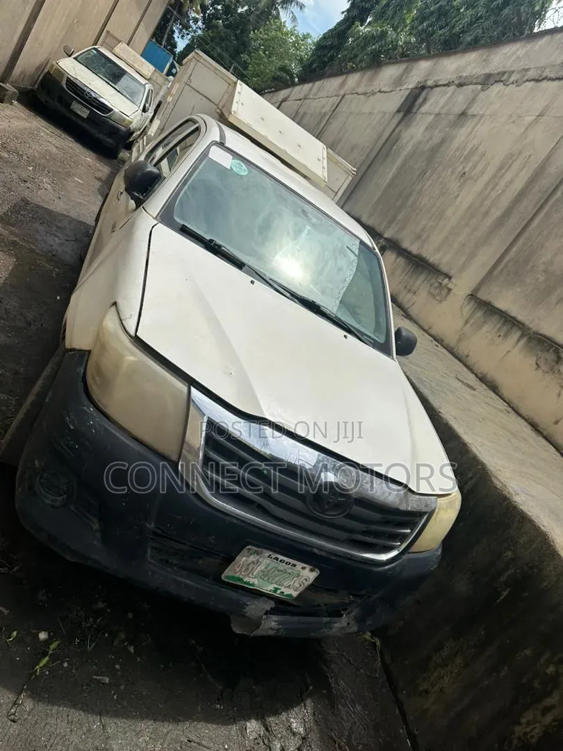 Toyota Hilux SR 2015 White