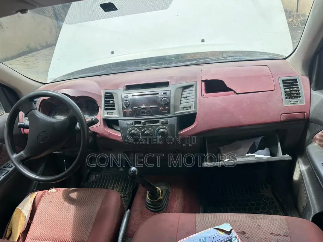 Toyota Hilux SR 2015 White