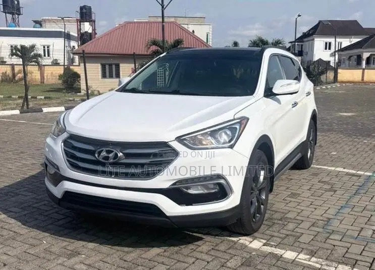 Hyundai Santa Fe SE Ultimate FWD 2018 White