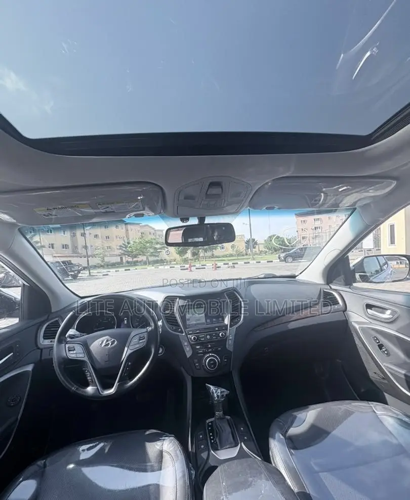Hyundai Santa Fe SE Ultimate FWD 2018 White