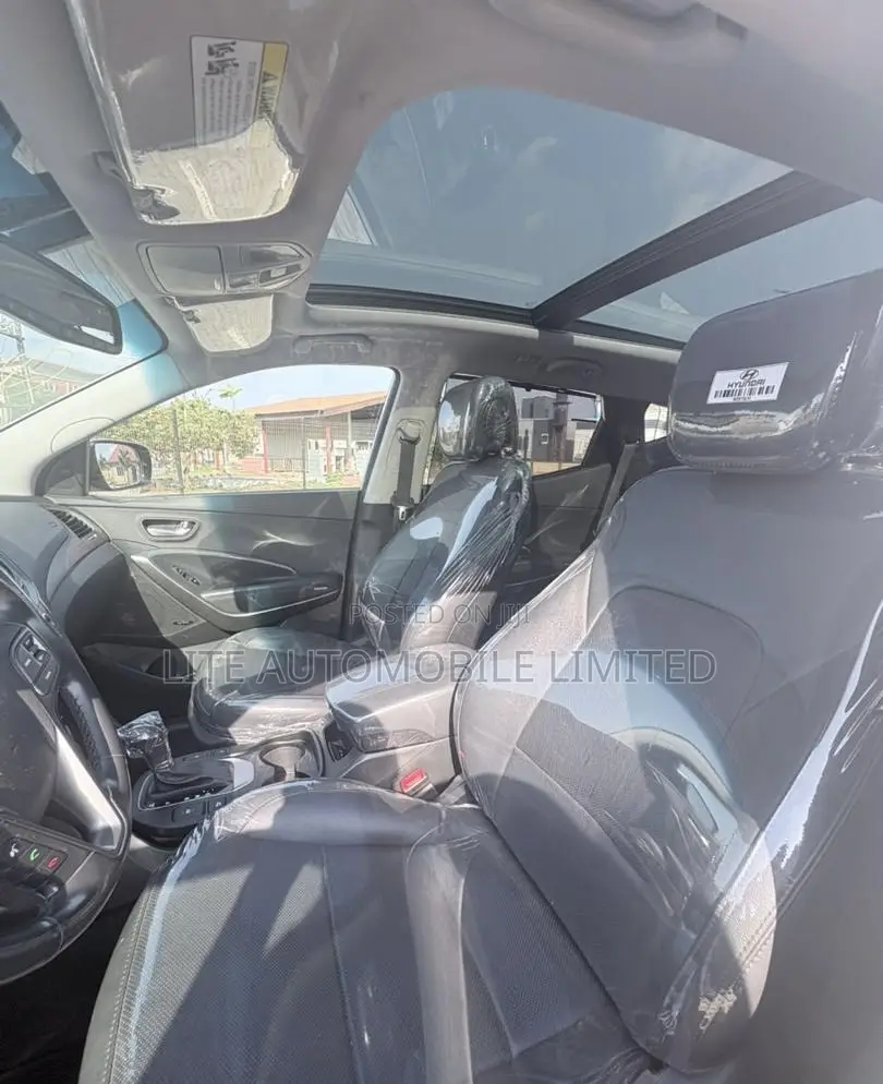 Hyundai Santa Fe SE Ultimate FWD 2018 White