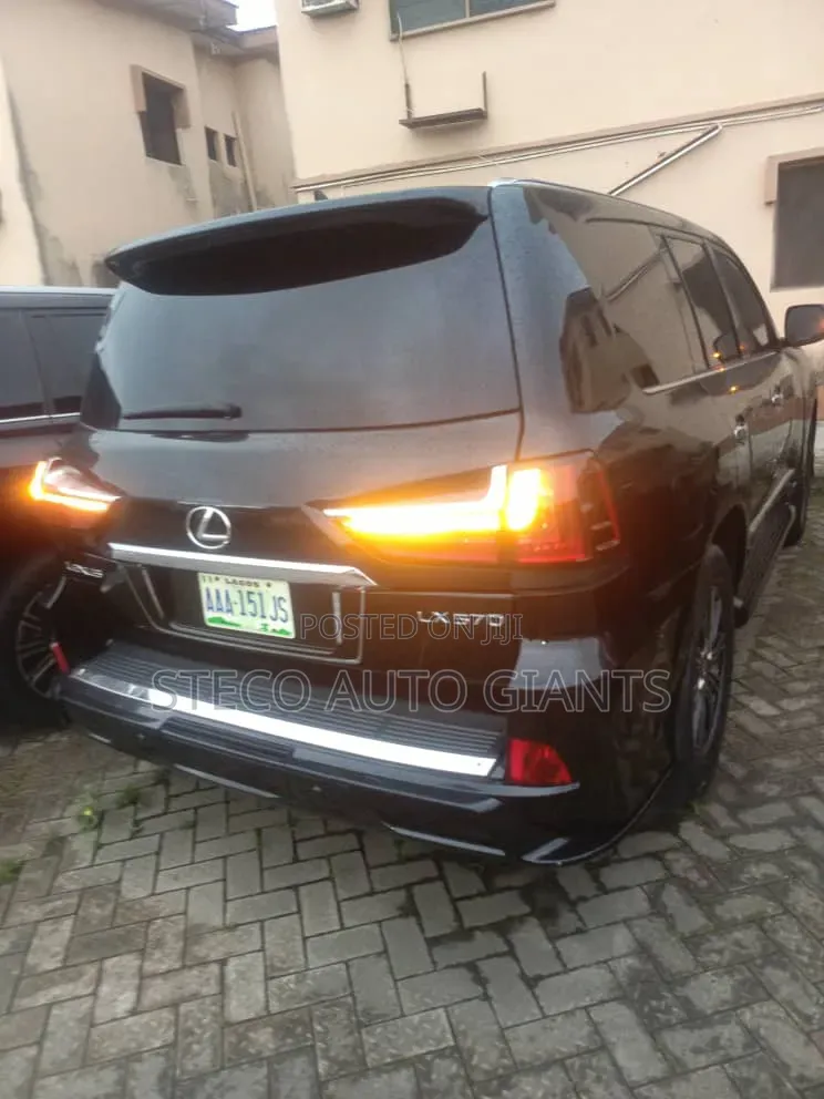 Lexus IS 2020 Black