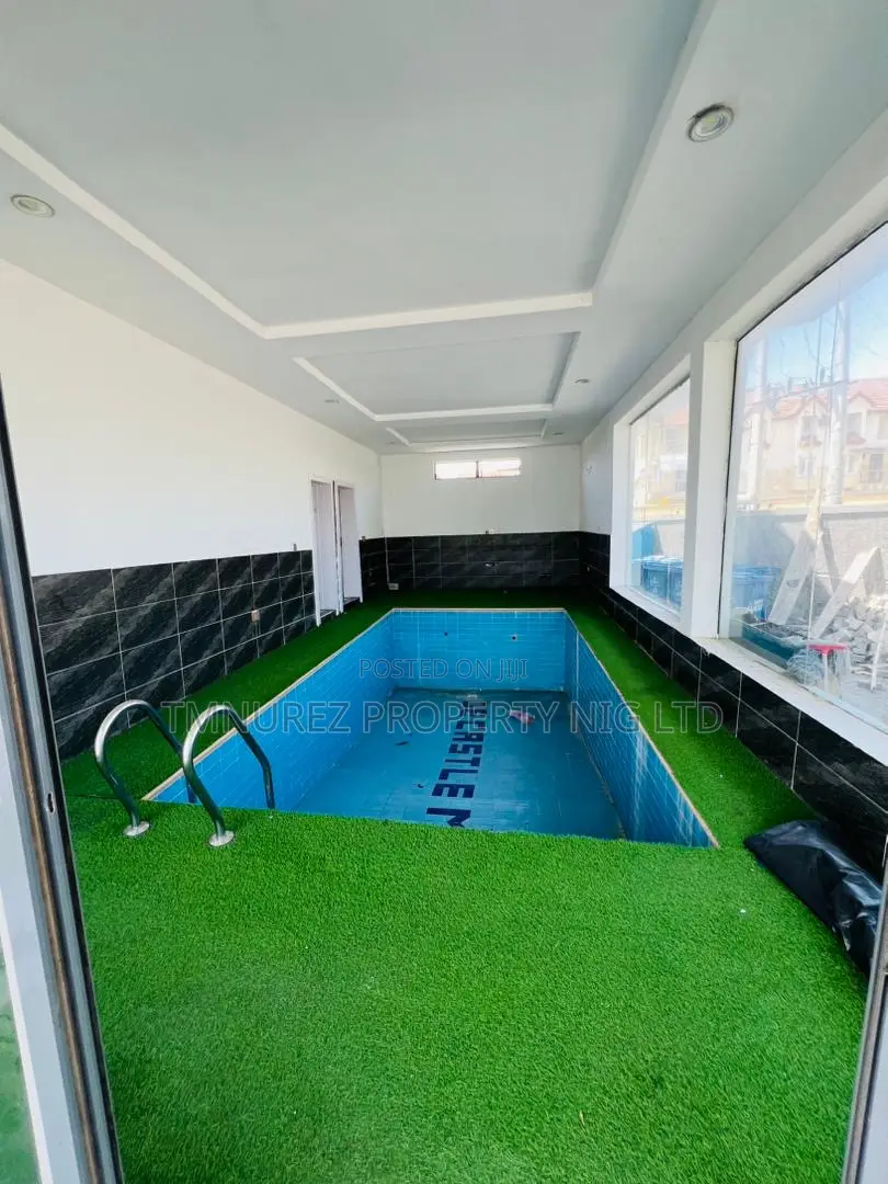 4bdrm Duplex in Inside An Estate, Chevron for rent